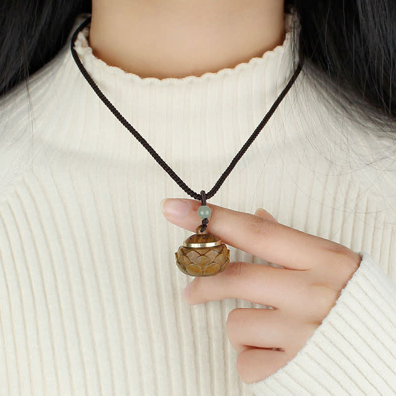 Stone of buddha Tibet Green Sandalwood Rosewood Om Mani Padme Hum Lotus Positive Soothing Necklace Pendant