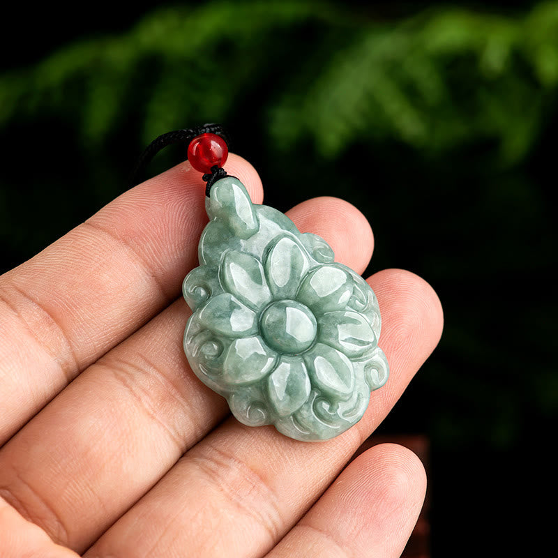 Stone of buddha Natural Jade Kalanchoe blossfeldiana Flower Pattern Luck Necklace Pendant